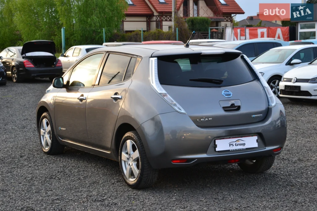 Nissan Leaf 2013 — фото 10
