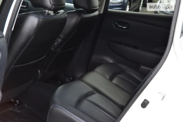 nissan_leaf__552676179hd