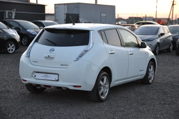 nissan_leaf__569627017hd