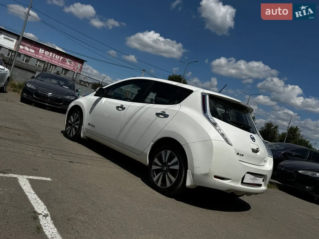 Nissan Leaf 2016 — фото 10