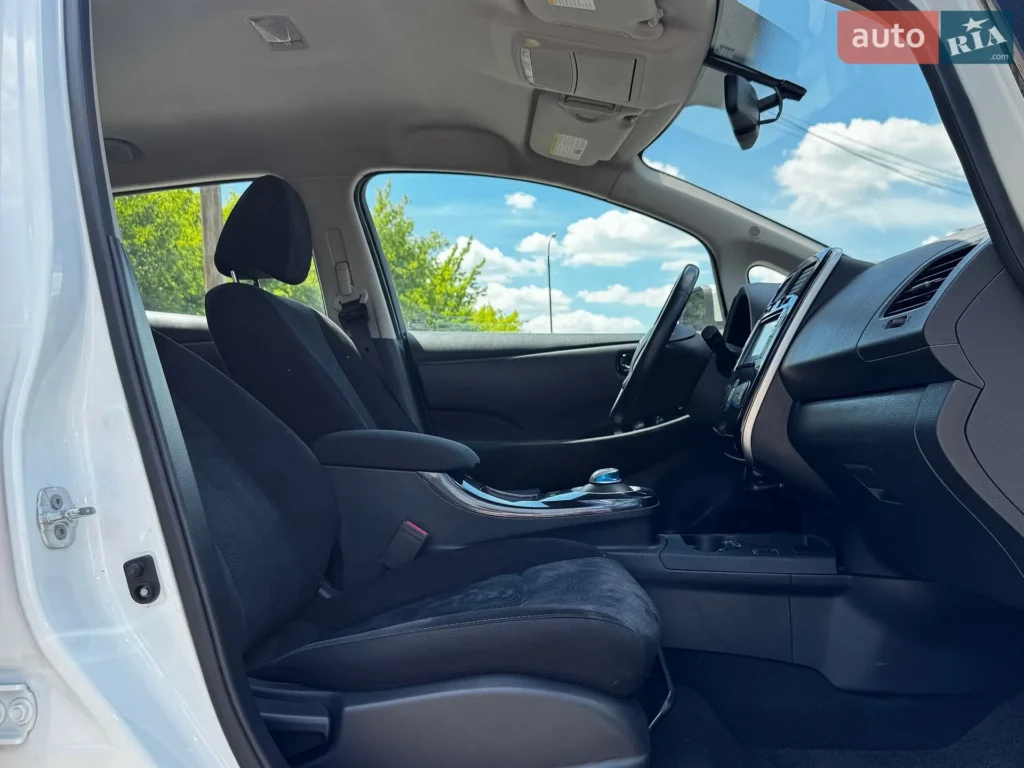 Nissan Leaf 2016 — фото 17
