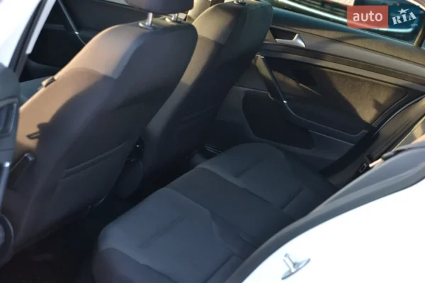 volkswagen_e-golf__596248649hd