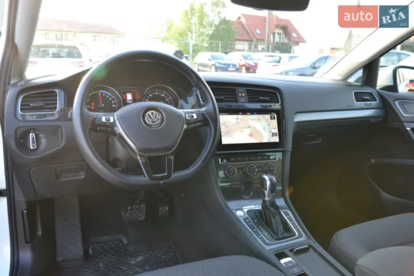 volkswagen_e-golf__596248650hd (1)