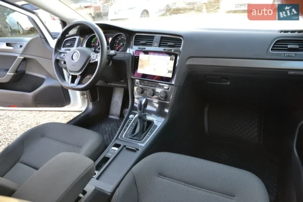 volkswagen_e-golf__596248653hd