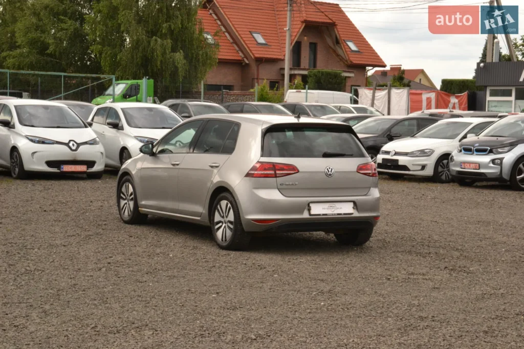 Volkswagen e-Golf 2016 — фото 10