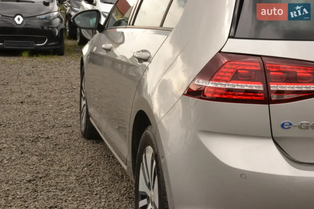 Volkswagen e-Golf 2016 — фото 13