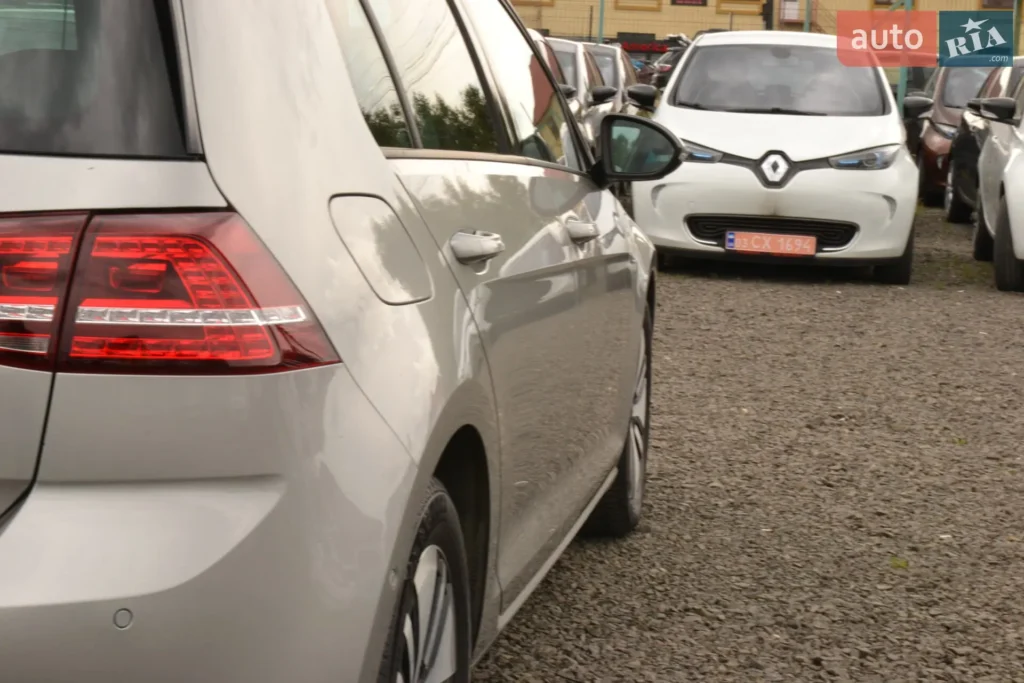 Volkswagen e-Golf 2016 — фото 14