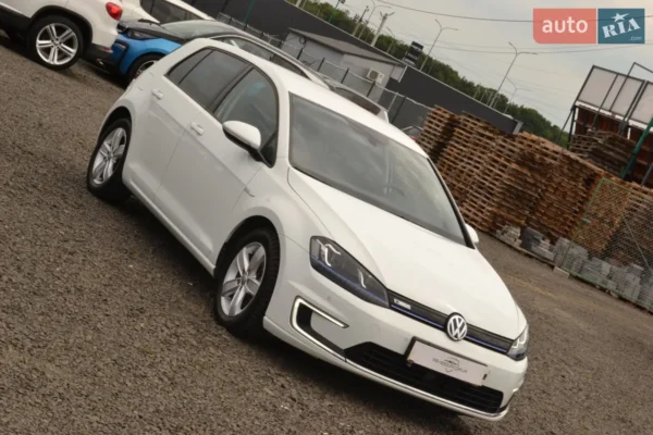 volkswagen_e-golf__608757844hd
