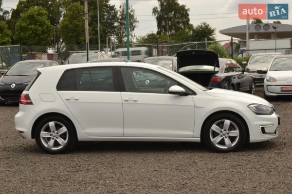 volkswagen_e-golf__608757847hd
