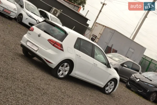 volkswagen_e-golf__608757855hd