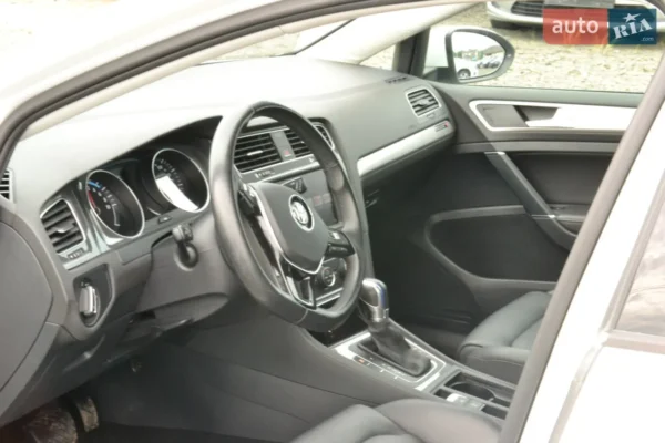 volkswagen_e-golf__608757875hd