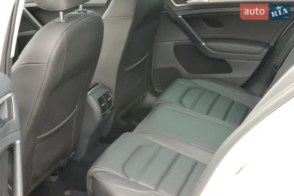 volkswagen_e-golf__608757877hd