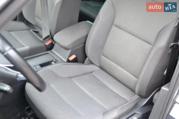 volkswagen_e-golf__618620339hd