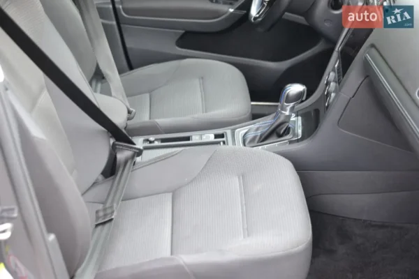 volkswagen_e-golf__618620372hd