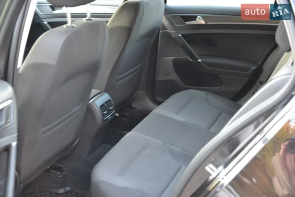 volkswagen_e-golf__619374072hd