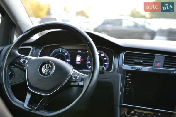 volkswagen_e-golf__619374088hd