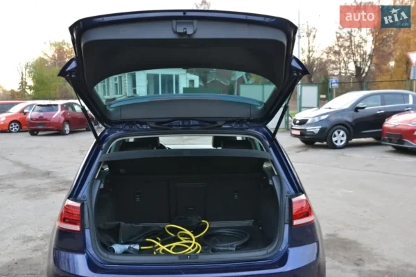 volkswagen_e-golf__621752892hd