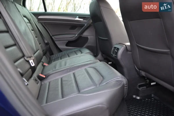 volkswagen_e-golf__621752894hd