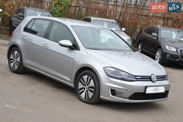 volkswagen_e-golf__622586305hd