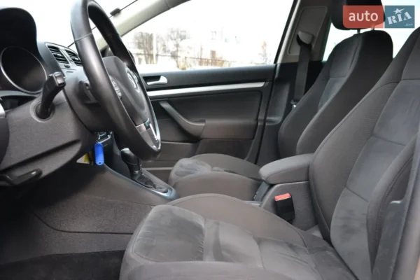 volkswagen_golf__621384813hd