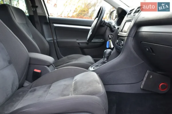 volkswagen_golf__621384845hd