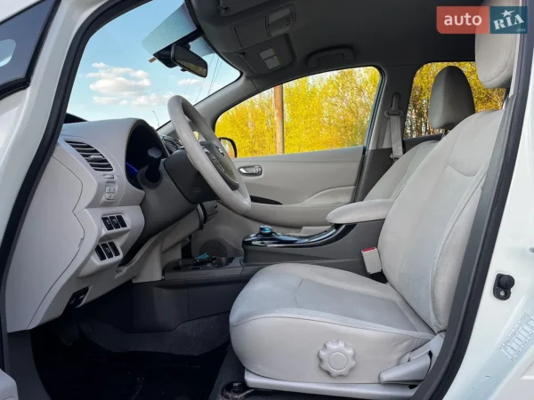 nissan_leaf__640481332hd