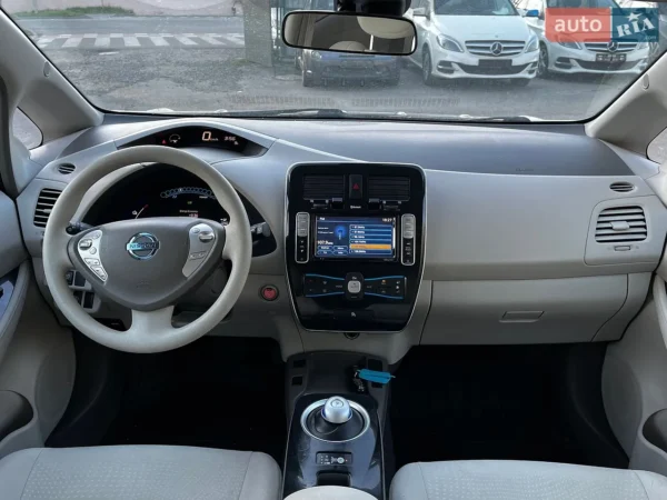 nissan_leaf__640481354hd
