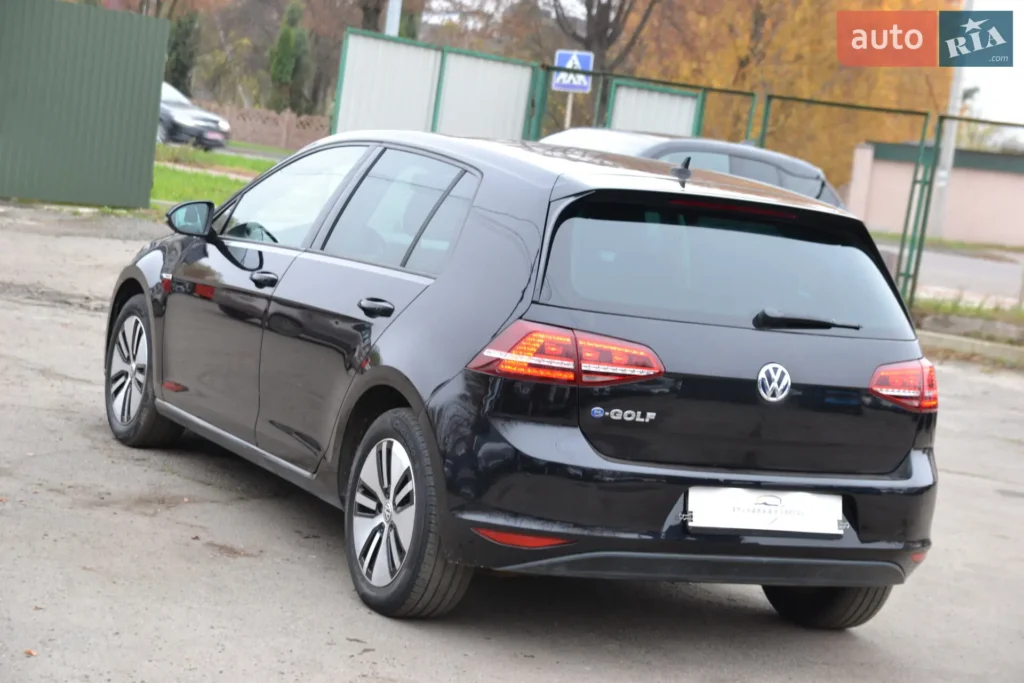 Volkswagen e-Golf 2016 — фото 10