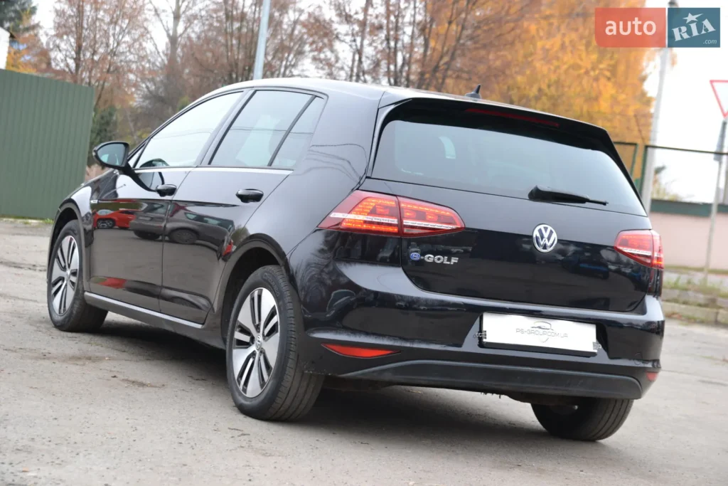 Volkswagen e-Golf 2016 — фото 11