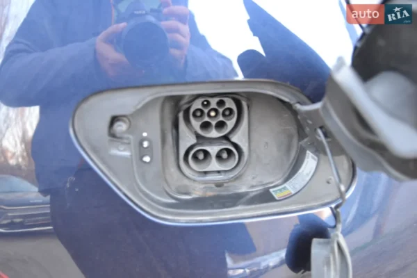 volkswagen_e-golf__639060412hd