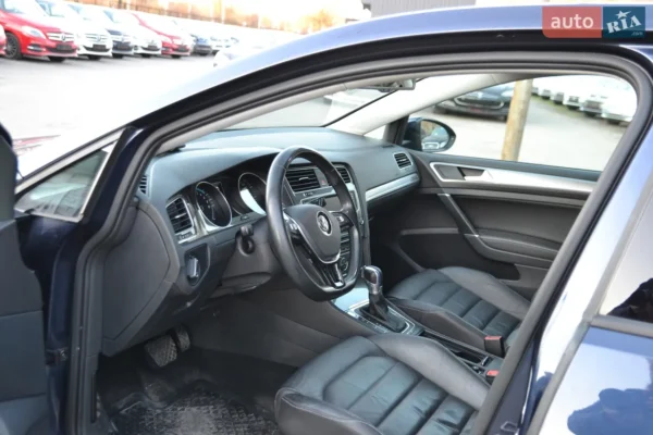 volkswagen_e-golf__639060415hd