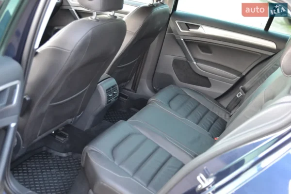 volkswagen_e-golf__639060419hd
