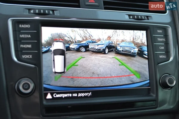 volkswagen_e-golf__639060440hd