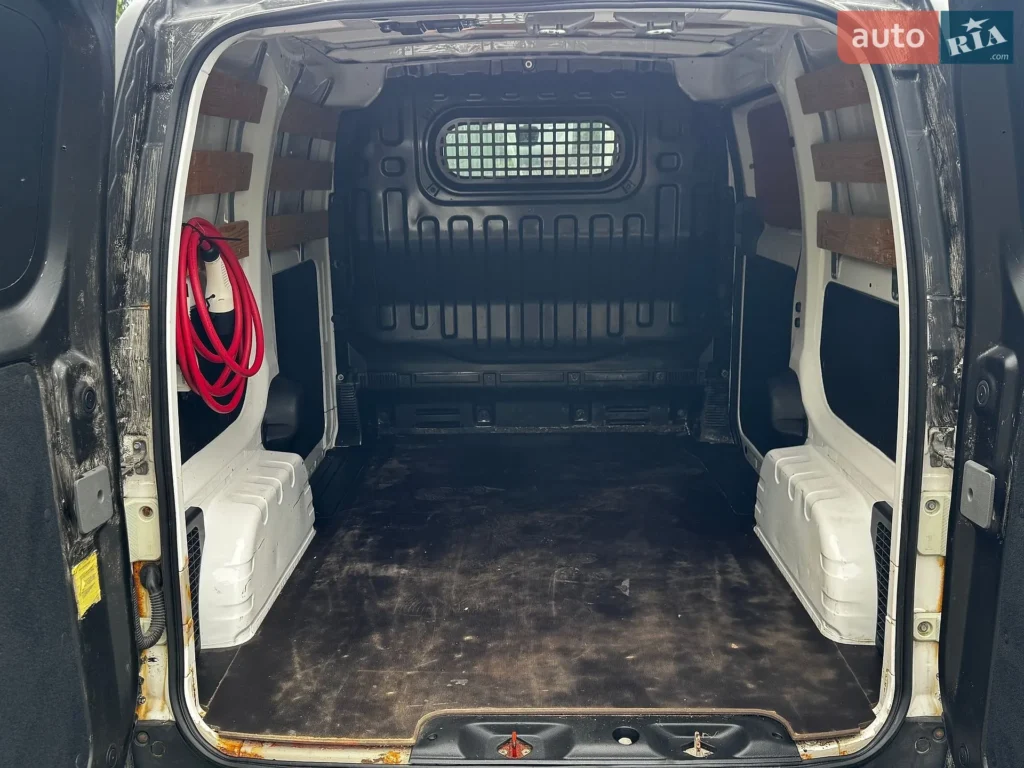 Nissan e-NV200 2014 — фото 16