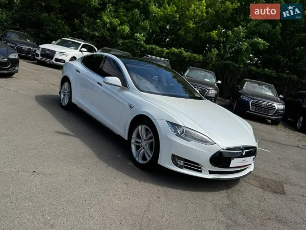 tesla_model-s__644174690hd