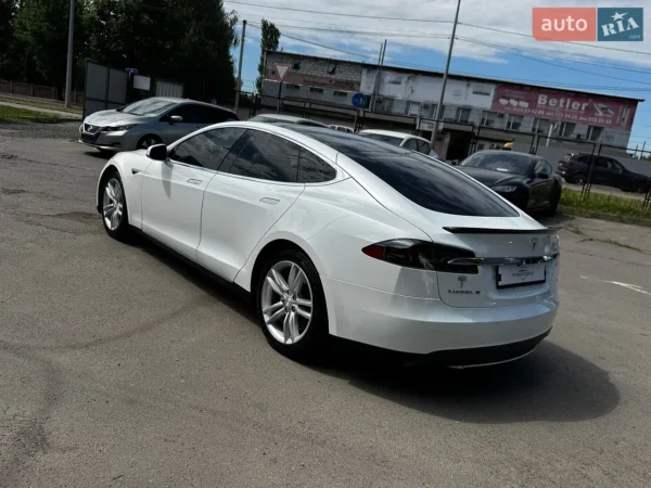 tesla_model-s__644174701hd