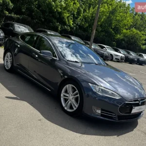 Tesla Model S 2015