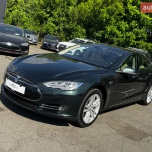 Tesla Model S 2014