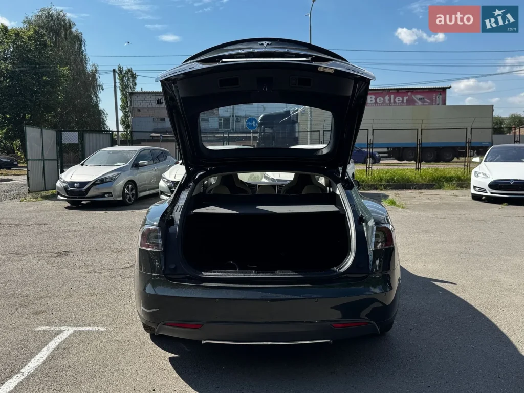 Tesla Model S 2014 — фото 10