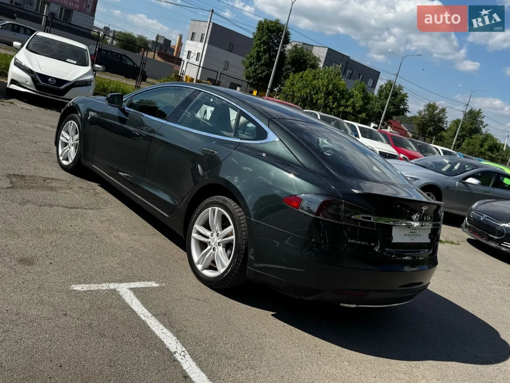 Tesla Model S 2014 — фото 11