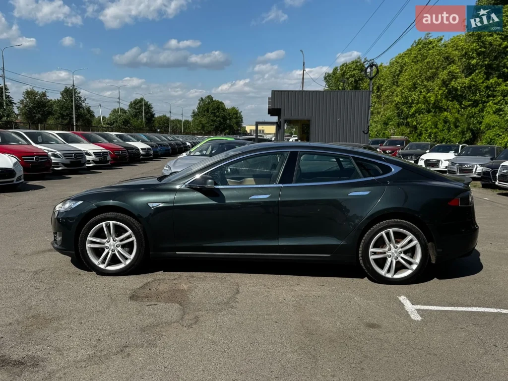Tesla Model S 2014 — фото 13