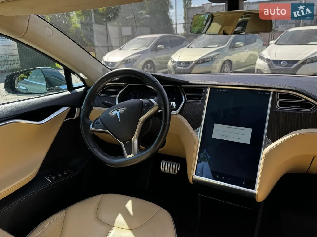 Tesla Model S 2014 — фото 23