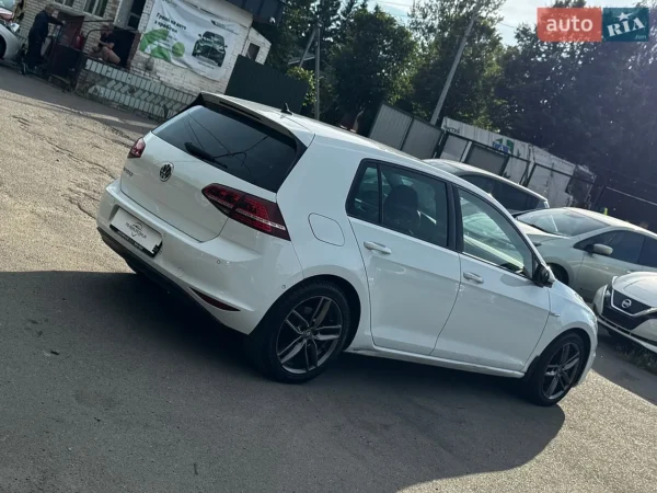 volkswagen_e-golf__646673321hd