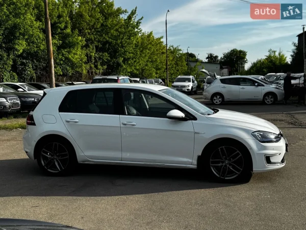 volkswagen_e-golf__646673323hd
