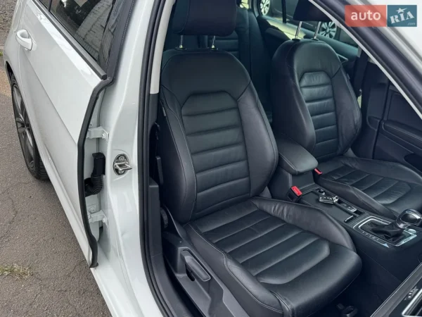 volkswagen_e-golf__646673369hd