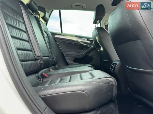 volkswagen_e-golf__646673392hd