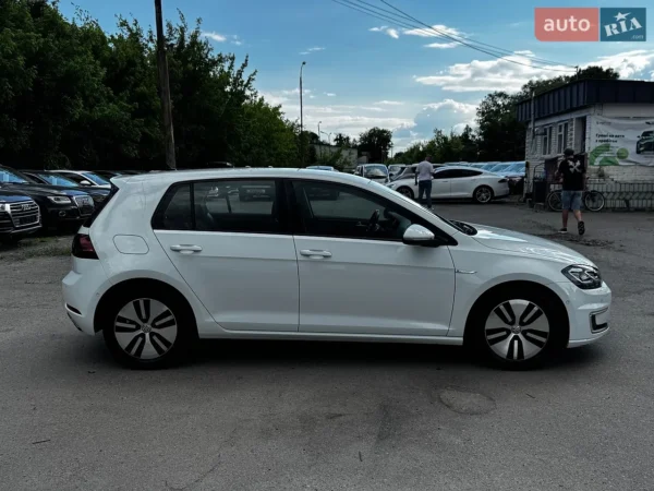 volkswagen_e-golf__646689062hd