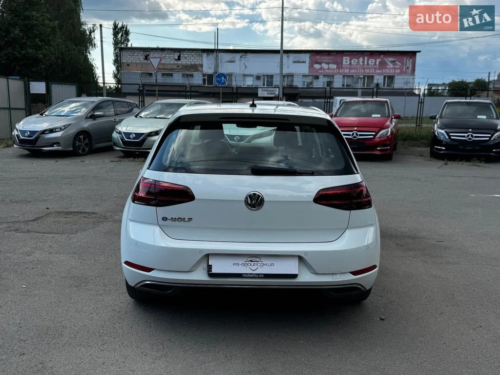 Volkswagen e-Golf 2017 — фото 9