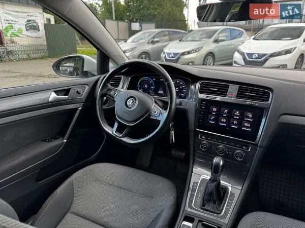 volkswagen_e-golf__646689144hd