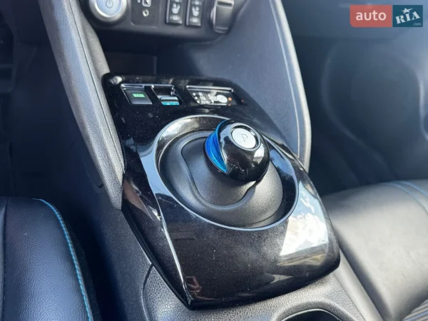 nissan_leaf__647660948hd